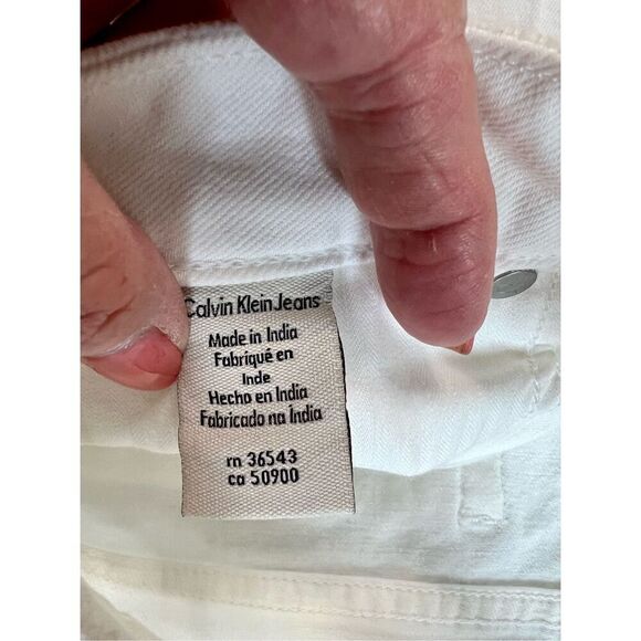 Calvin‎ Klein Distressed Mid Rise White Denim Shorts Sz 30 Mom Jeans Camp NWT - Picture 5 of 7